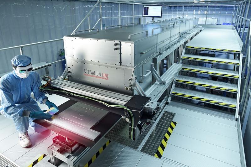 Growth market OLED - New beam profile for 30% more throughput in display production