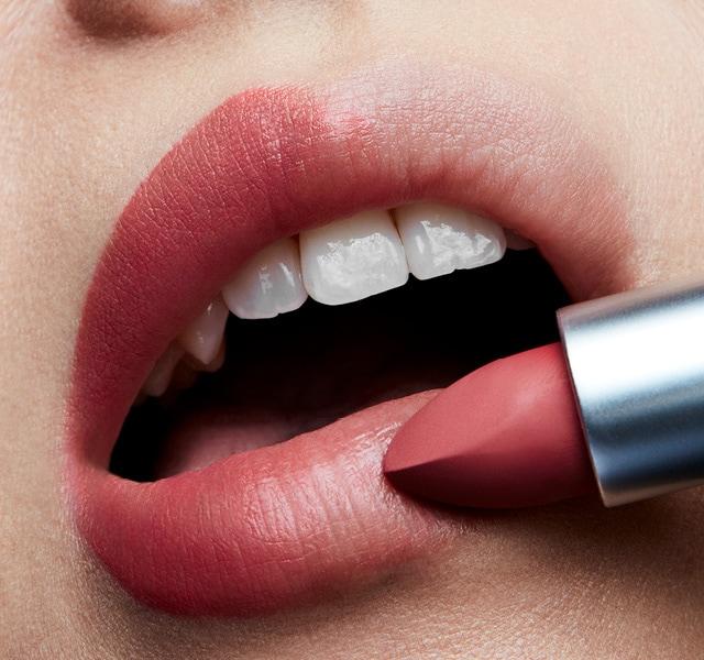 Varied Color Lipstick Market: Competitive Dynamics & Global