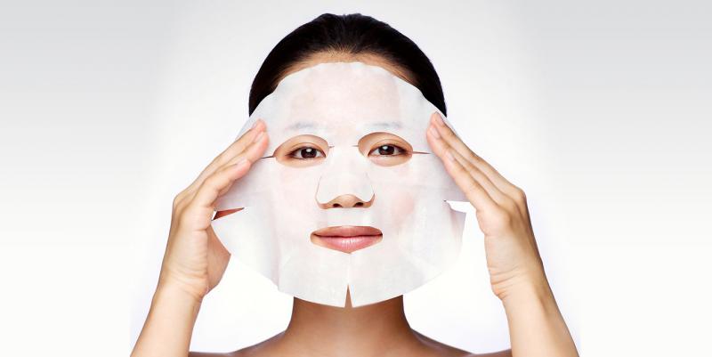 in-depth analysis of key market players functioning in the global Female Luxury Facial Mask industry.