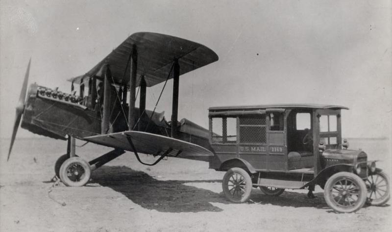 US mail being transferred to DH-4 mail plane