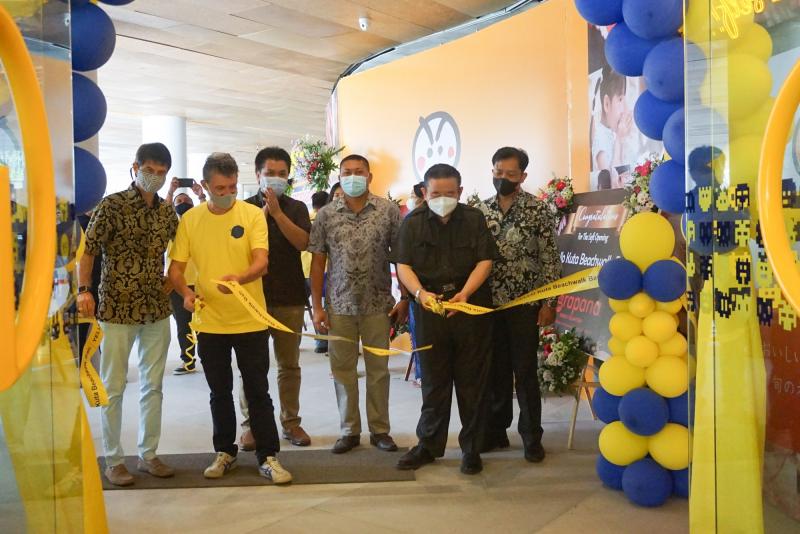 Cutting Ribbon Ceremony - From Left to right (Mr Antoine Caffarena, Mr Cristophe Glass, Mr Vava, Mr Nyoman, Mr Djati, Mr Wayan Dha