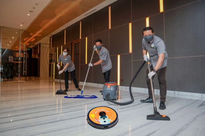 HARRIS Vertu Hotel Harmoni is the first Jakarta Hotel to use a cleaning robot - The hotels SMART Strategy drives innovation to the next level