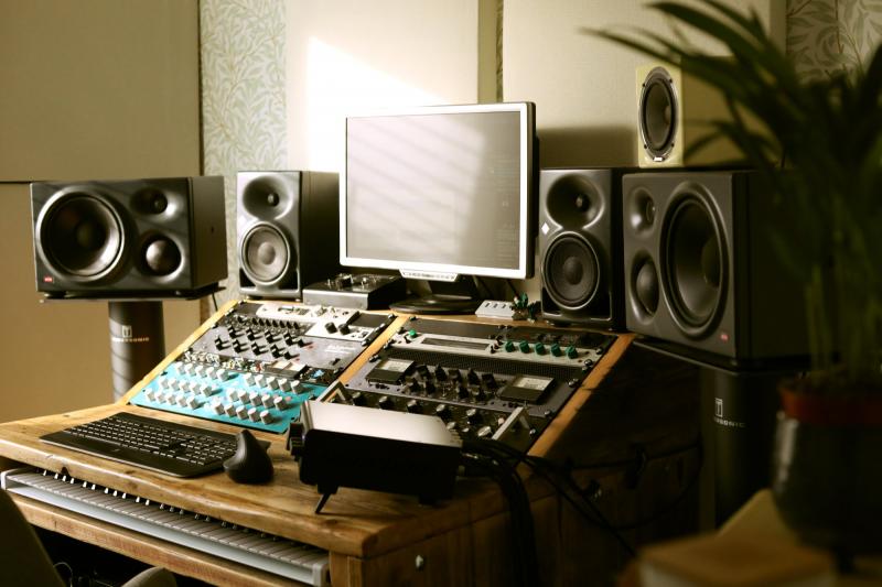 Mixing and mastering studio Old Cottage Audio