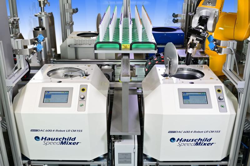Three vacuum Hauschild SpeedMixers® are integrated into Füll Lab Automation's fully automated system