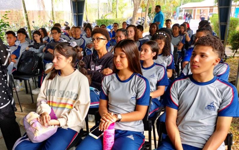 Students from an Adventist Academy Tour a Catholic University