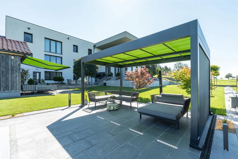Three large awning systems from markilux adorn a new building in Erdleiten near Bad Zell in Austria.