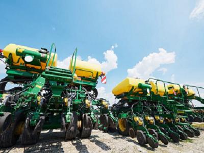 John Deere's Dominance and Financial Dynamics in the UK