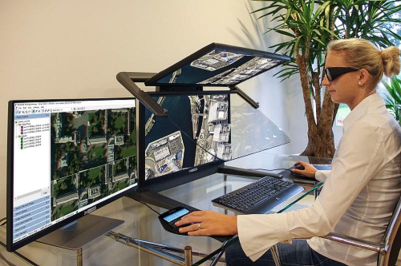 Leading GIS software for 3D monitor 3D PluraView certified. (© Schneider Digital)