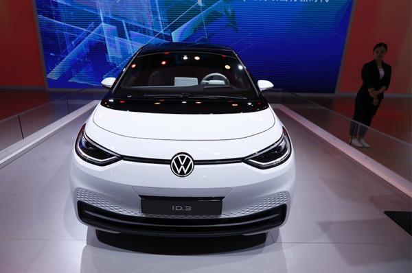Foreign Carmakers Reassess China EV Strategies as Market