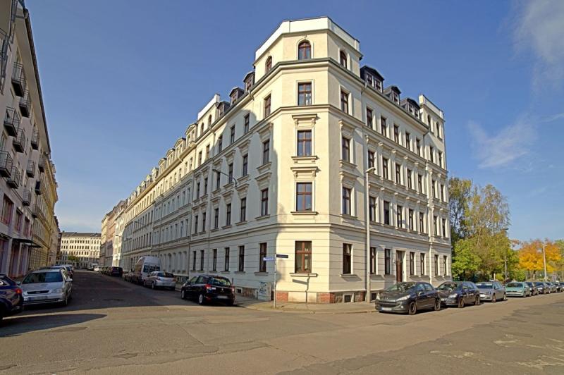 A typical old building in a Leipzig district (© Sven Schwarzat)