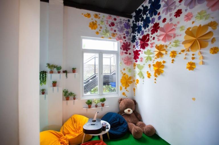 Less Is More: Printmoz' Minimalism Meets Maximal Expression in Small Spaces