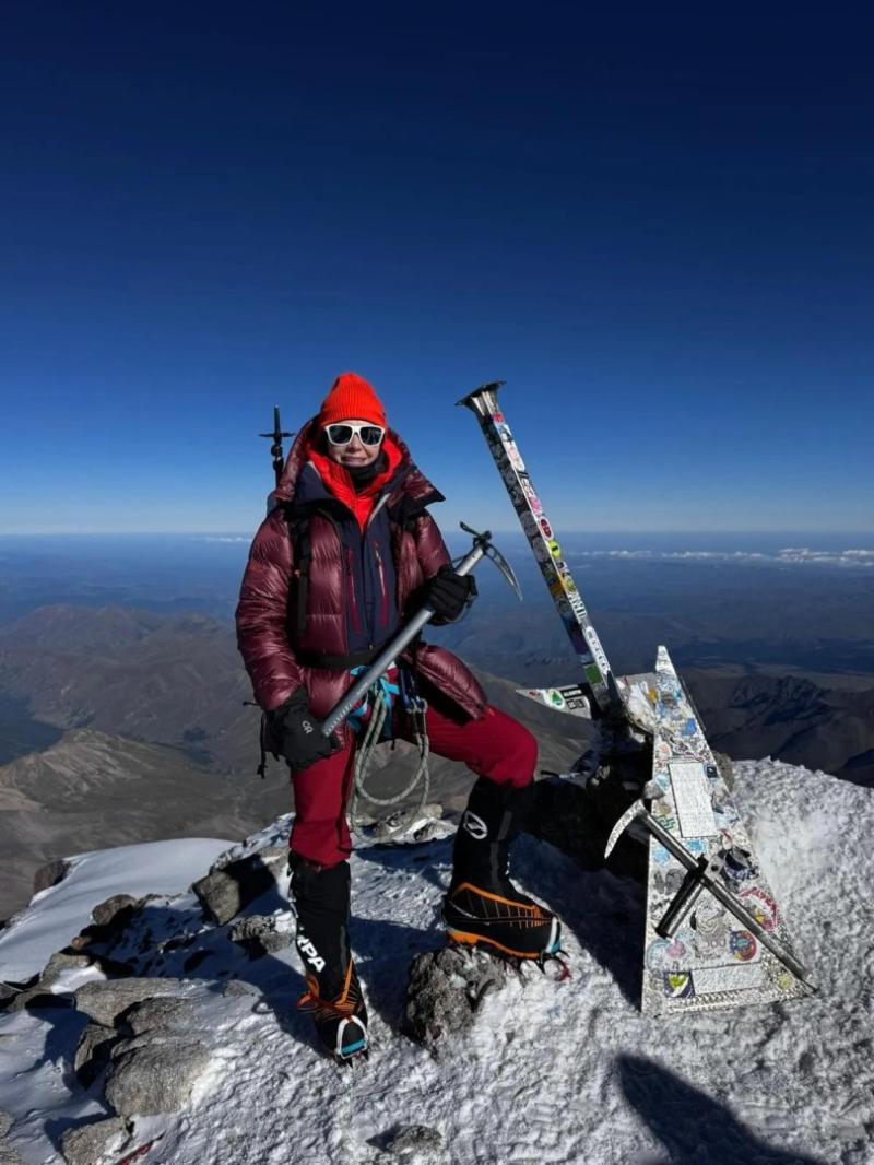 Tati Posokhina Becomes the First American Woman to Climb Both Summits of Mount Elbrus in a Single Hunger Ascent