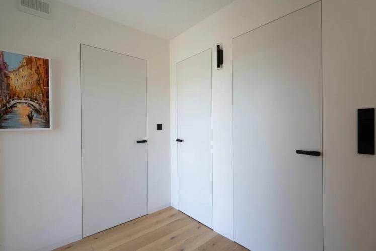 Interior doors for small apartment: the best solutions for saving space
