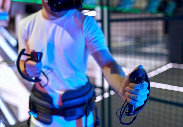 Indoor Golf Outlet: Bridging the Gap Between Professional Training and Home Setup