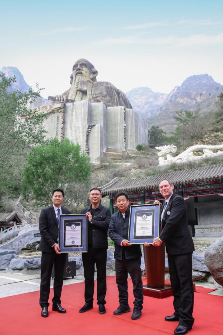 The Laozi Statue and Jade Seal Stone Carving at Shenglian Mountain Receive Dual Lawrence World Records Certification