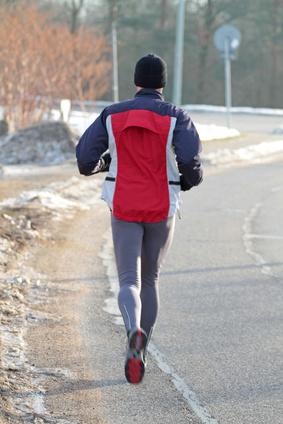 Adequate clothing for running in winter (Image Source: © Kara – Fotolia.com)