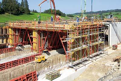 PERI VARIOKIT as supporting structure in tunnel construction. (Photo: PERI GmbH)