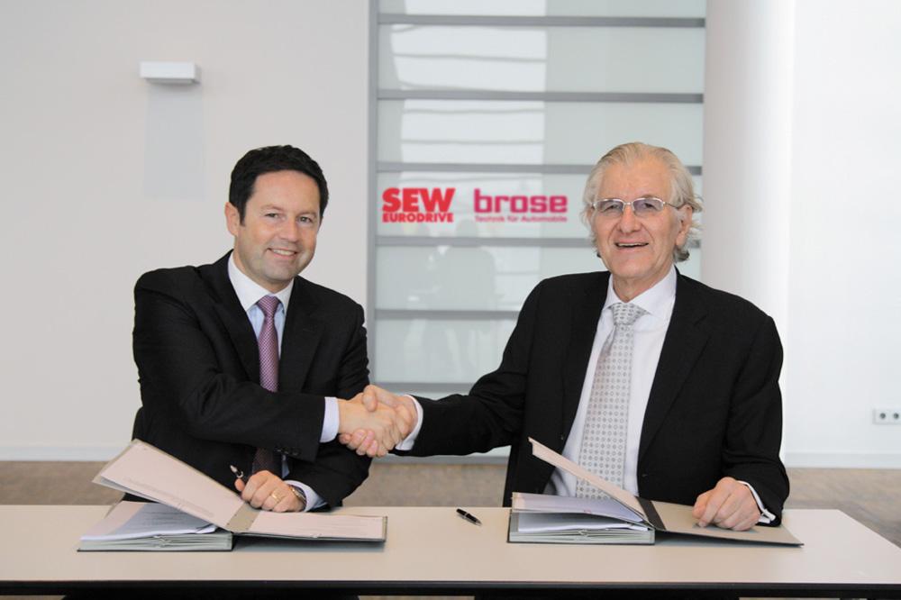 Jürgen Otto (left), CEO of the Bose Group, and Rainer Blickle (right), Managing Partner of the SEW-EURODRIVE-Group