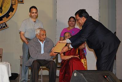 Prof BD Deshpande being felicitated at Coral Jubilee Reunion BITS Pilani