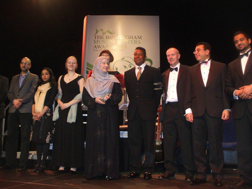 Aliya Vaughan, Muslim Writer of the Year 2008, looks in awe at the guest of honour Jermaine Jackson as he presents her with the Award.
