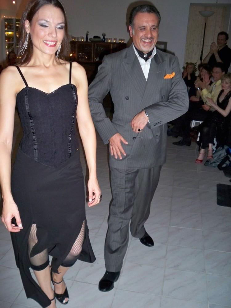 Tango classes att Villa La Rogaia will start with the workshop of Ricky Barrios and Laura Melo, make sure to get your space.